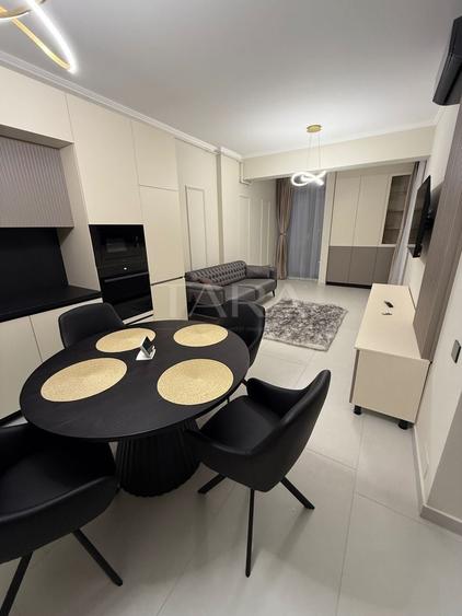 Apartament cu 2 camere semidecomandat, mobilat în Vest