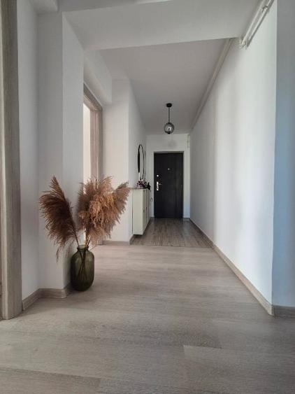 Apartament cu 3 camere decomandat, mobilat în Central