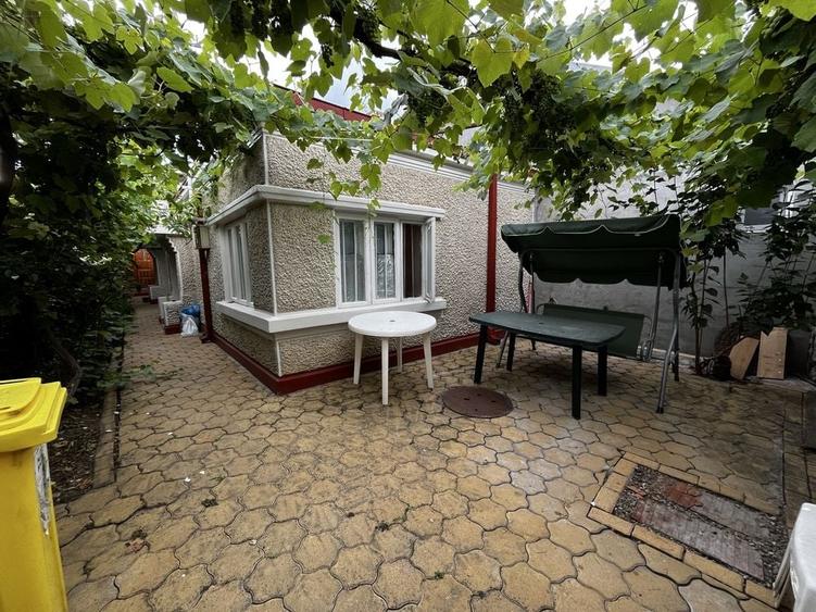 Casă cu 4 camere în Buzaului