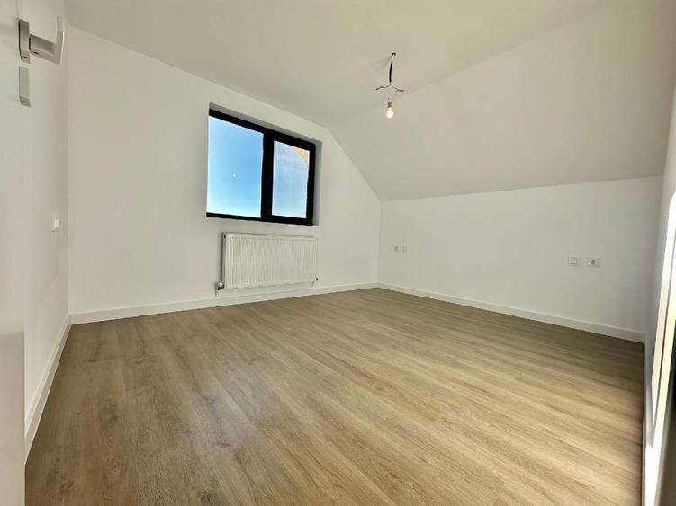 Casă individuală cu 5 camere cu Teren 400 Mp în Central