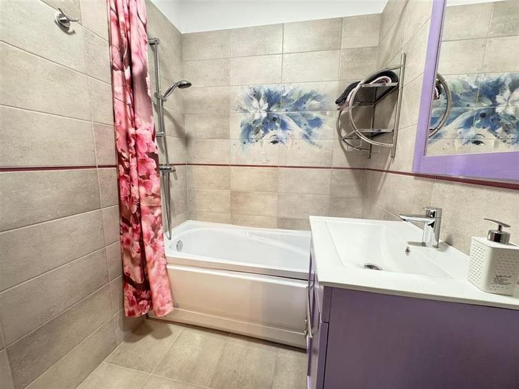 Apartament cu 4 camere semidecomandat, mobilat în Exterior Est