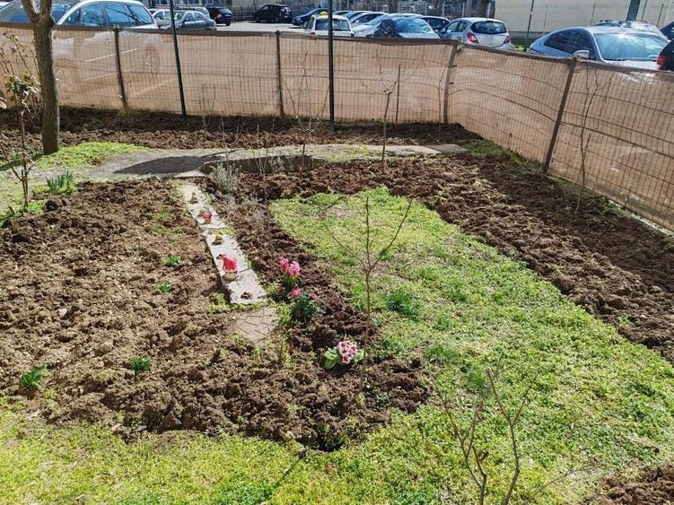Apartament cu 3 camere semidecomandat în Satu Nou