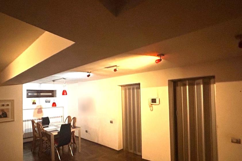 Casă individuală cu 5 camere cu Canalizare în Central
