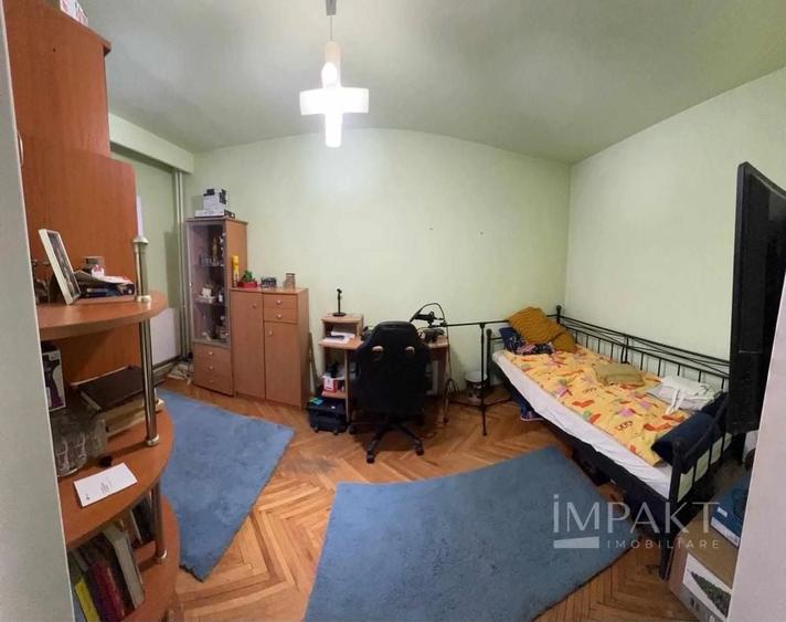 Apartament cu 4 camere decomandat în Florești