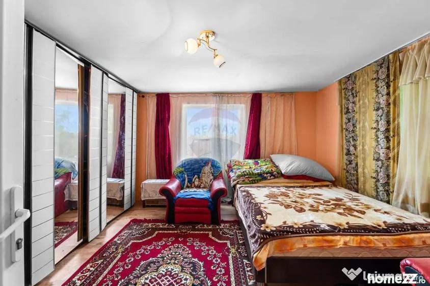 Casă cu 4 camere cu Teren 2422 Mp în Șiria