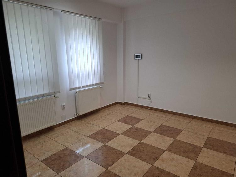 Casă cu 3 camere cu Canalizare în Central