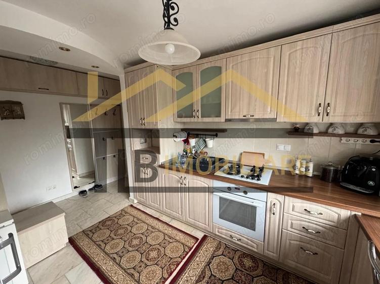 Apartament cu 3 camere semidecomandat în Ultracentral