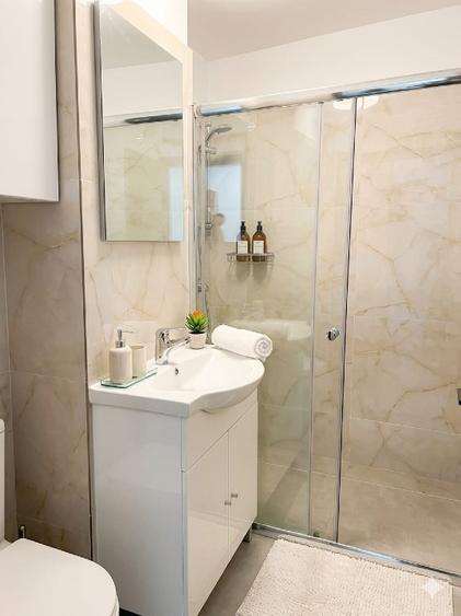 Apartament cu 2 camere semidecomandat, mobilat în P-ța Victoriei