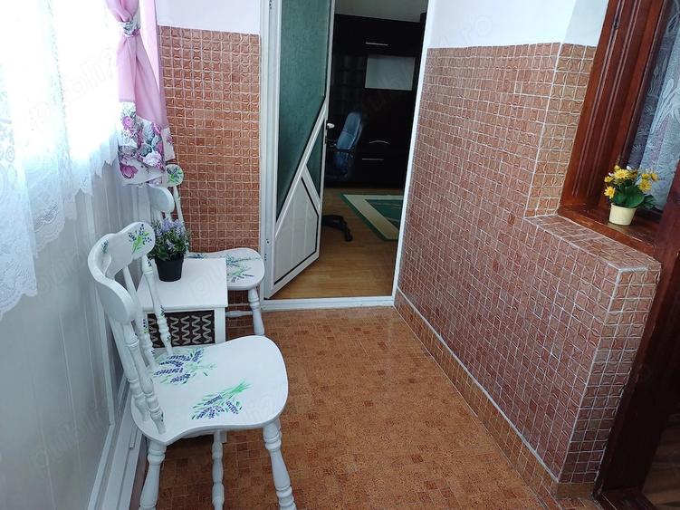 Apartament cu 3 camere decomandat, mobilat în Central