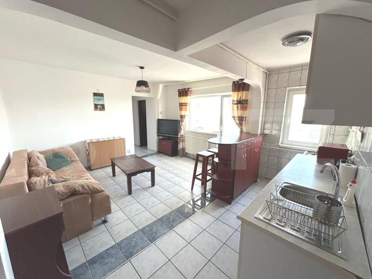 Apartament cu 4 camere decomandat, mobilat în Cetate