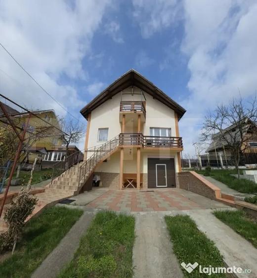 Casă cu 4 camere cu Teren 530 Mp în Central