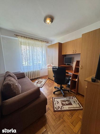 Apartament cu 3 camere decomandat în Decebal
