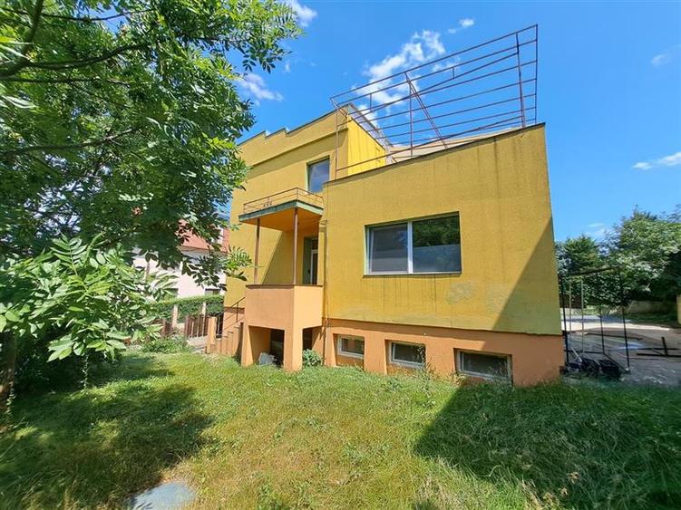 Casă individuală cu 5 camere cu Canalizare în Semicentral