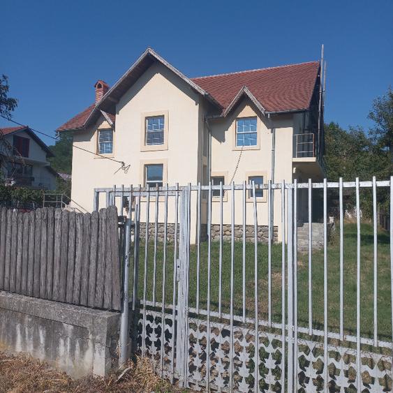 Casă individuală cu 5 camere cu Teren 400 Mp în Vâlsănești
