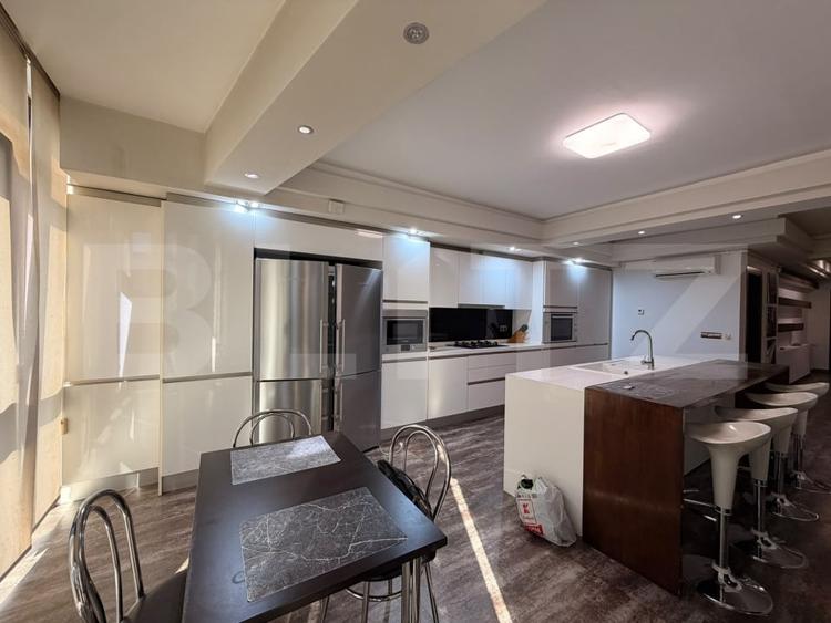 Apartament cu 4 camere decomandat, mobilat în 1 Mai