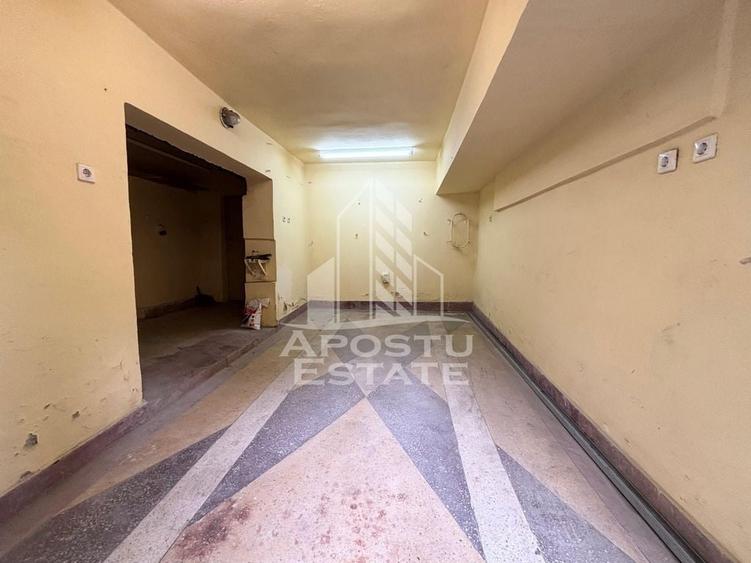 Apartament cu 4 camere decomandat în Medicină