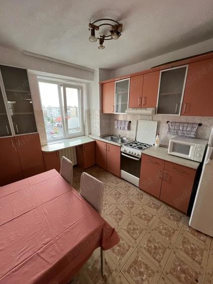 Apartament cu 3 camere decomandat în Nufărul