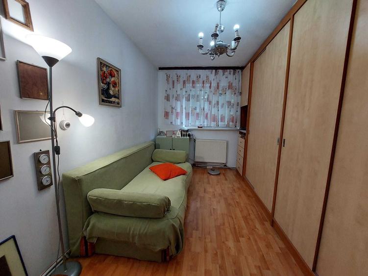 Apartament cu 3 camere de vanzare Radauti