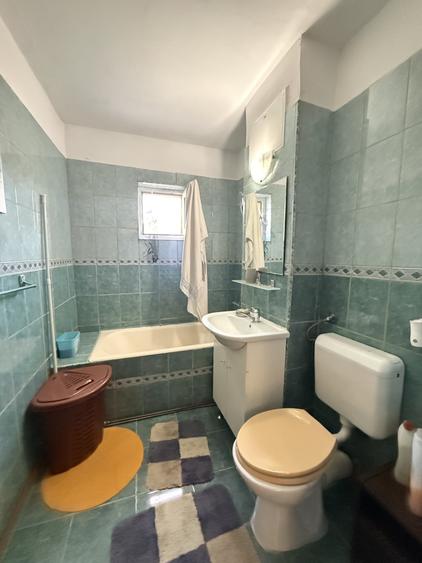 Apartament cu 3 camere decomandat, mobilat în Girocului