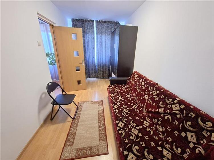 Apartament cu 3 camere nedecomandat în 9 Mai