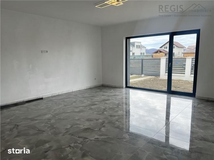 Casă cu 4 camere cu Canalizare în Cristian