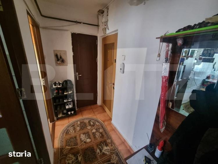 Apartament cu 3 camere semidecomandat, mobilat în Craiovița Nouă