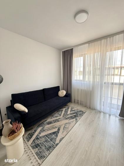 Apartament cu 3 camere în Apărătorii Patriei