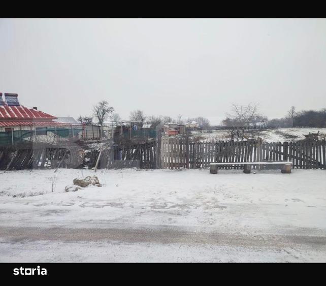Teren de 3000 mp, în Conțești