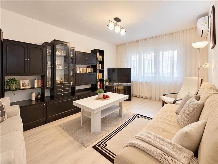 Apartament cu 3 camere decomandat, mobilat în Tractorul