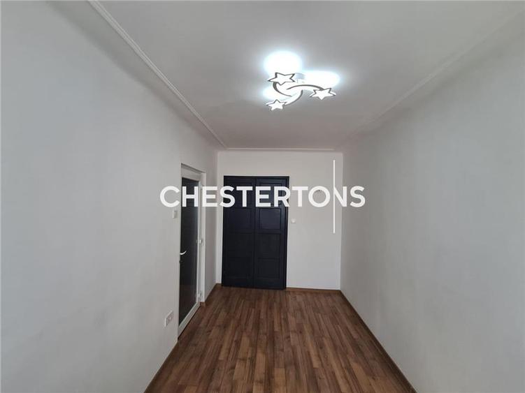 Apartament cu 3 camere semidecomandat în Independenței