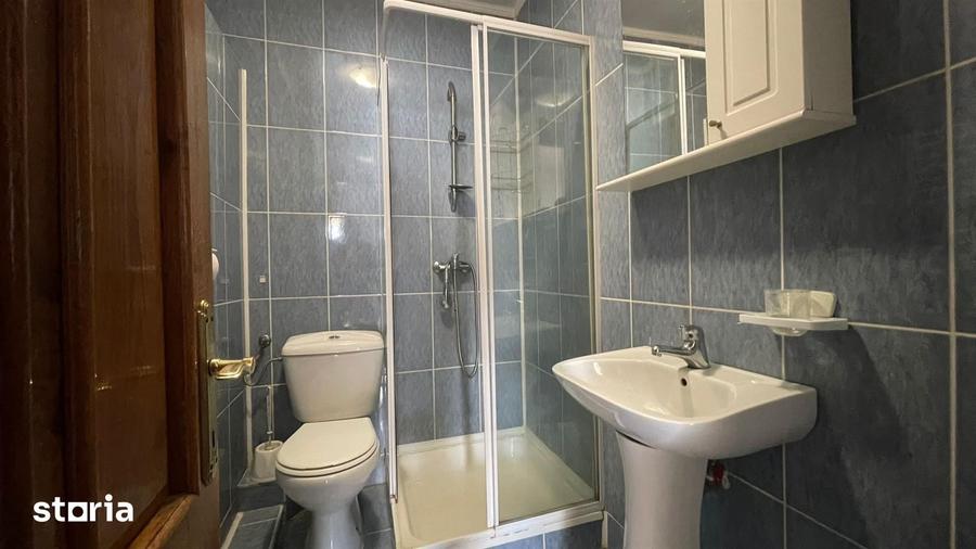 Casă cu 8 camere cu Teren 370 Mp în Central