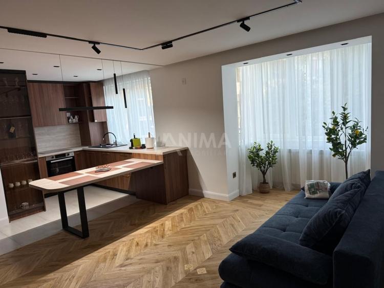 Apartament cu 2 camere semidecomandat, mobilat în Central