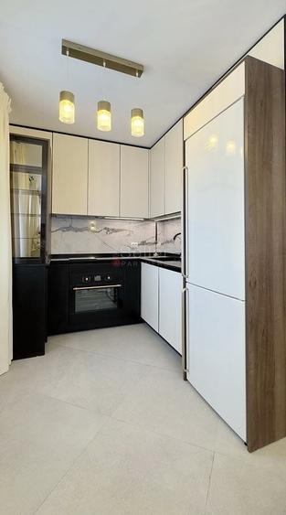 Apartament cu 2 camere semidecomandat, mobilat în Tractorul