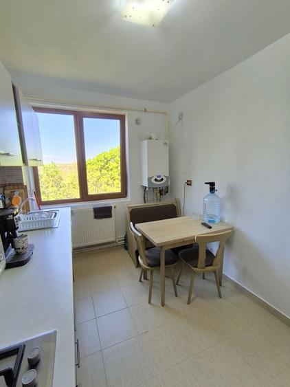 Apartament cu 3 camere semidecomandat în Central