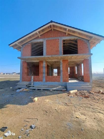 Casă cu 3 camere cu Teren 501 Mp în Cihei