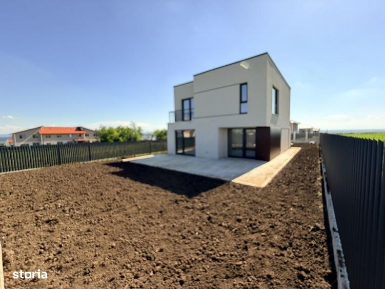 Casă cu 4 camere în Valea Lupului