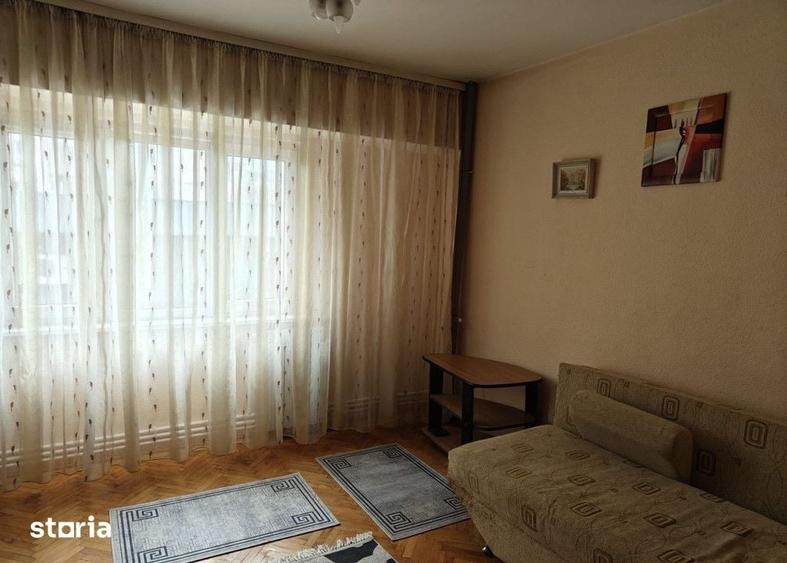 Apartament cu 3 camere, mobilat în Casa de Cultură