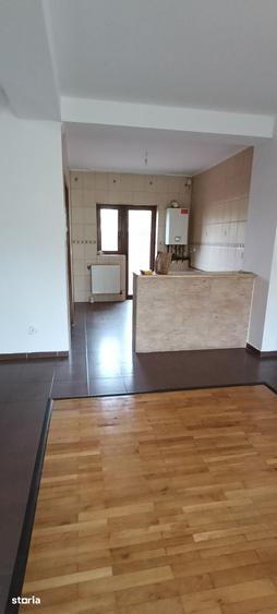 Casă cu 5 camere decomandat cu Teren 121 Mp în Rahova