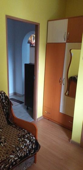 Apartament cu 2 camere semidecomandat în Simeria