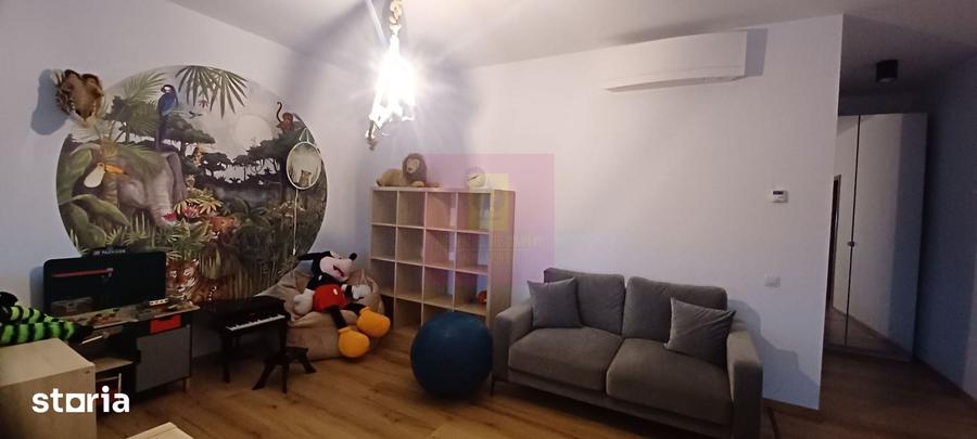 Casă cu 6 camere cu Teren 508 Mp în Săbăreni