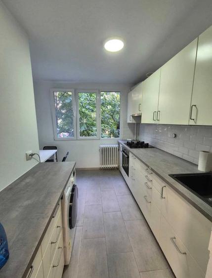 Apartament cu 4 camere decomandat în Politehnica