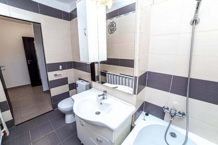 Apartament cu 3 camere semidecomandat, mobilat în Militari
