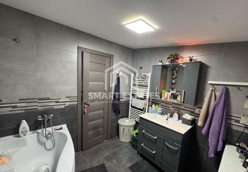 Casă individuală cu 5 camere cu Teren 370 Mp în Titan