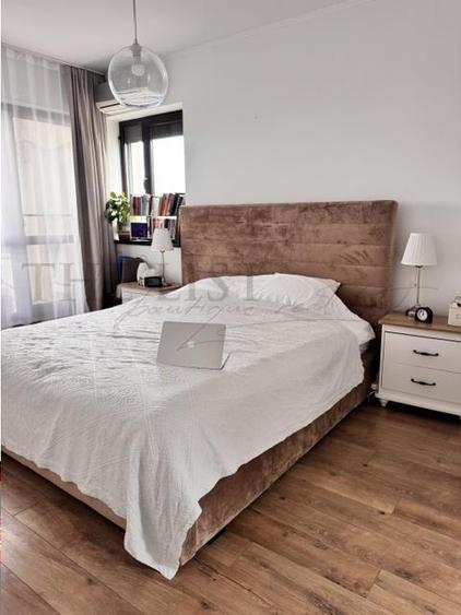 Apartament cu 3 camere semidecomandat în Nord-Est