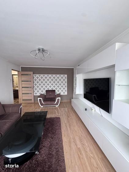 Apartament cu 3 camere decomandat, mobilat în Rovine
