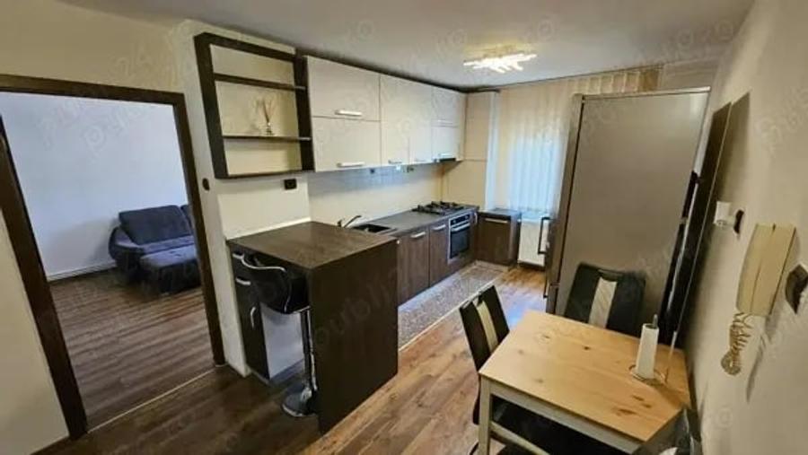 Apartament cu 3 camere decomandat în Soarelui