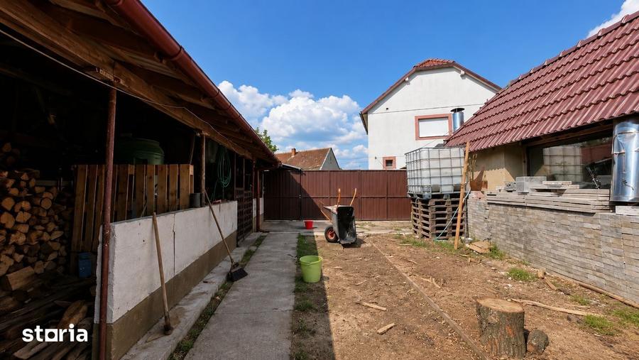 Casă cu 4 camere cu Teren 1382 Mp în Central