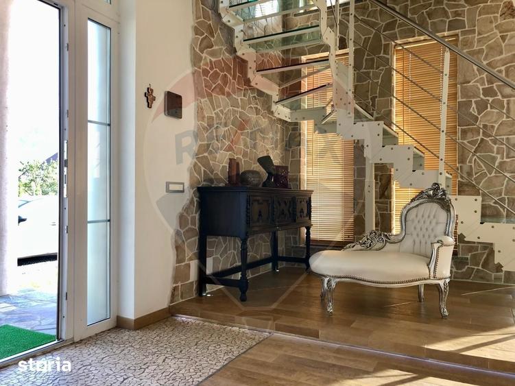Casă cu 5 camere cu Teren 700 Mp în Central