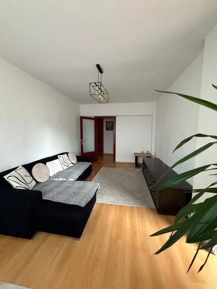 Apartament cu 4 camere decomandat în Central
