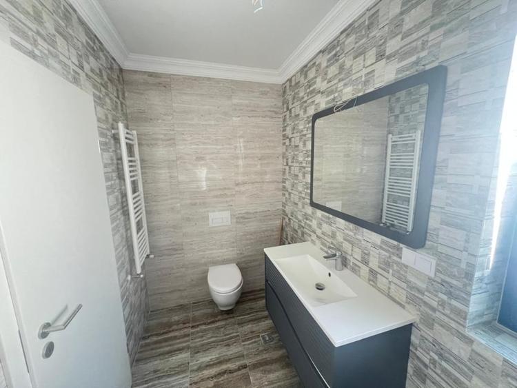 Duplex cu 3 camere cu Canalizare în Sânpetru